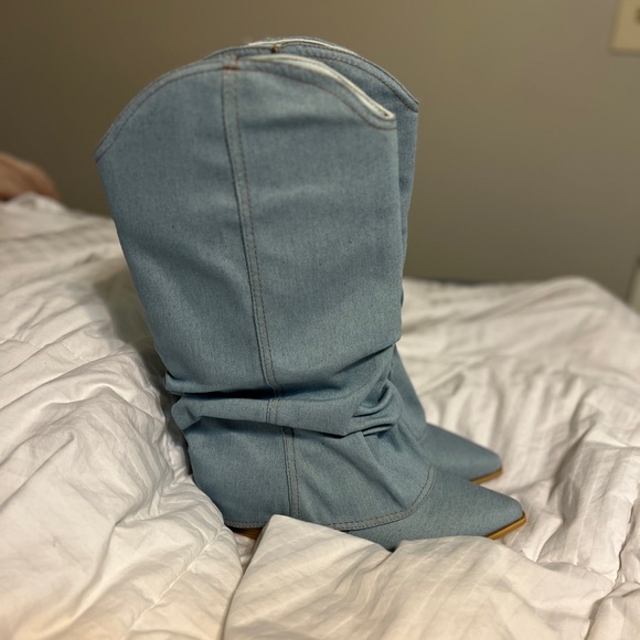 Western Pointed Toe Boots - Picture 3 of 6